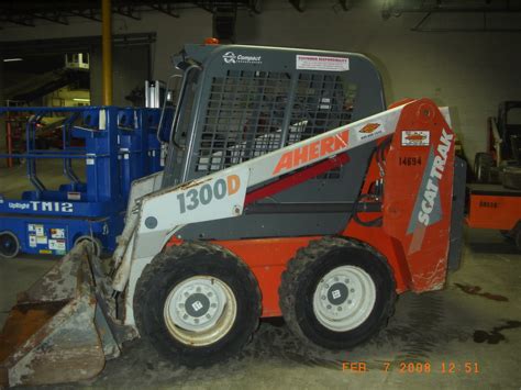 1300c trak international skid steer loaders|scat 1300d specs.